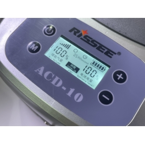 Máy sủi Oxy tích điện Rissee  tự động chuyển chế độ khi mất điện, hoạt động êm và tiết kiệm điện